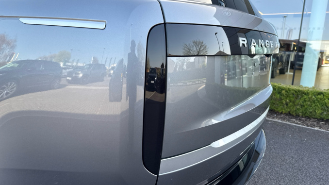 Land Rover Range Rover 3.0 D350 Autobiography 4dr Auto Diesel Estate - Image 19
